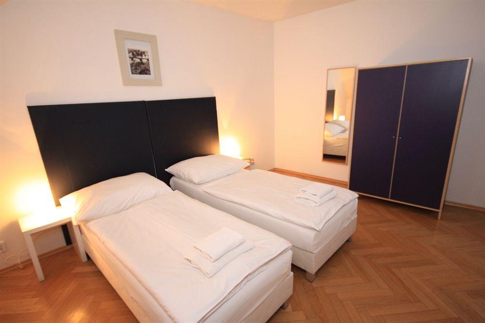 Leo Apartments Old Town Prag Exteriör bild