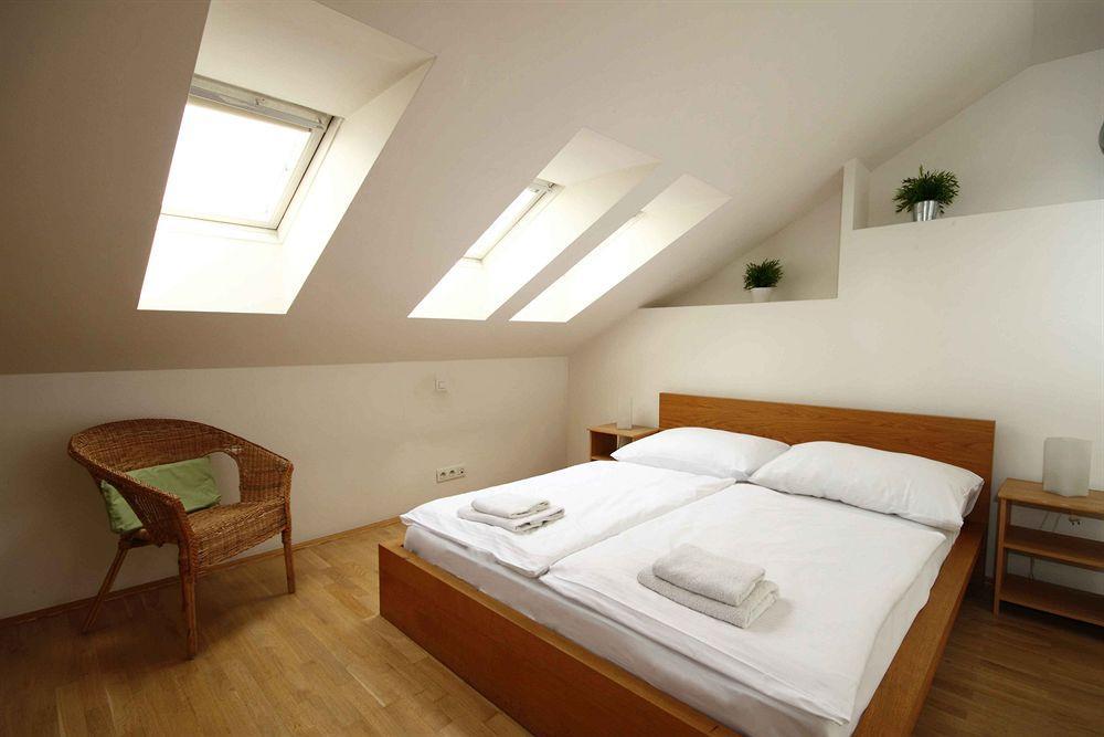 Leo Apartments Old Town Prag Exteriör bild