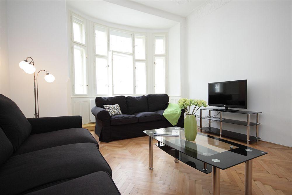 Leo Apartments Old Town Prag Exteriör bild