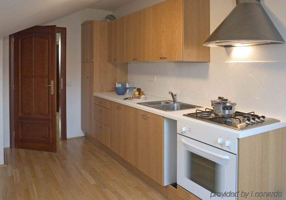Leo Apartments Old Town Prag Rum bild