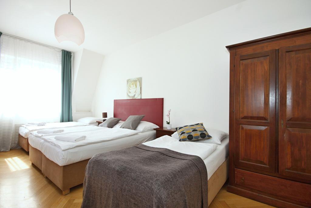 Leo Apartments Old Town Prag Rum bild