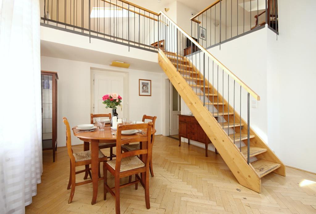 Leo Apartments Old Town Prag Rum bild