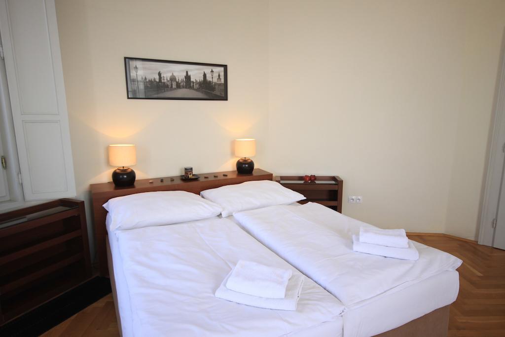 Leo Apartments Old Town Prag Rum bild