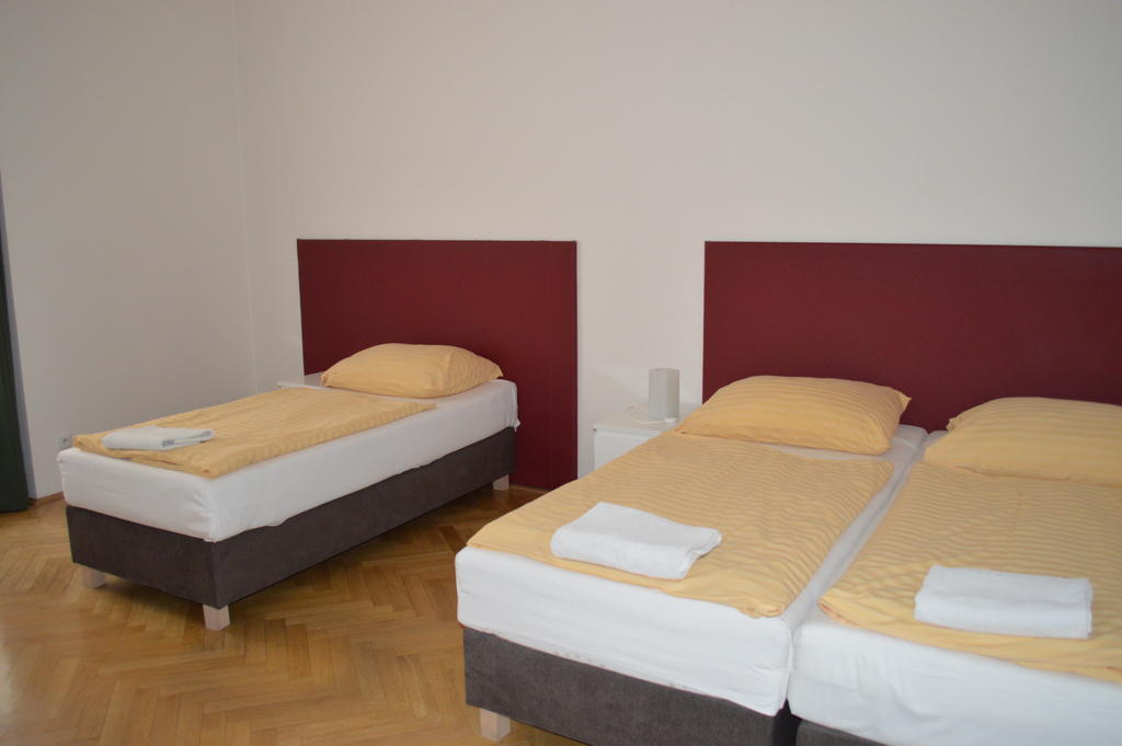 Leo Apartments Old Town Prag Exteriör bild