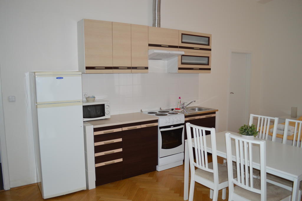 Leo Apartments Old Town Prag Exteriör bild