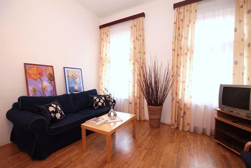 Leo Apartments Old Town Prag Rum bild