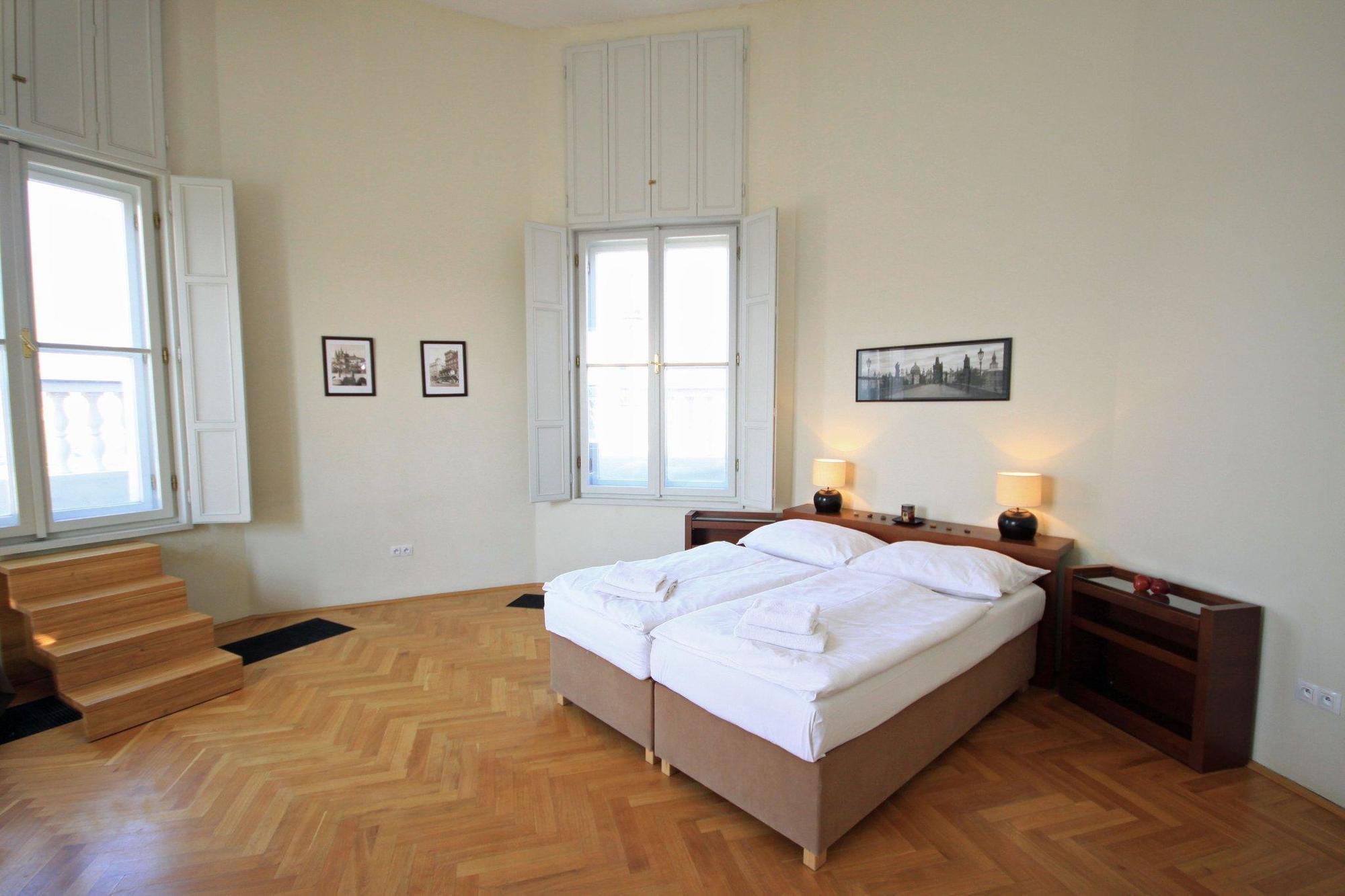Leo Apartments Old Town Prag Exteriör bild