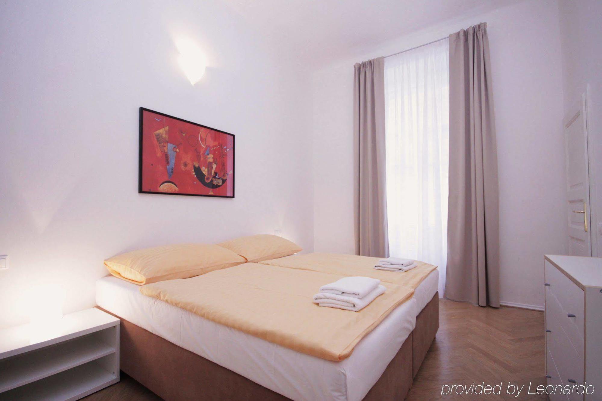 Leo Apartments Old Town Prag Exteriör bild