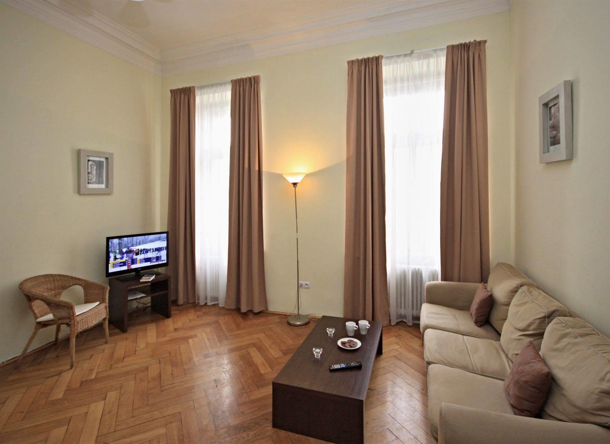 Leo Apartments Old Town Prag Exteriör bild