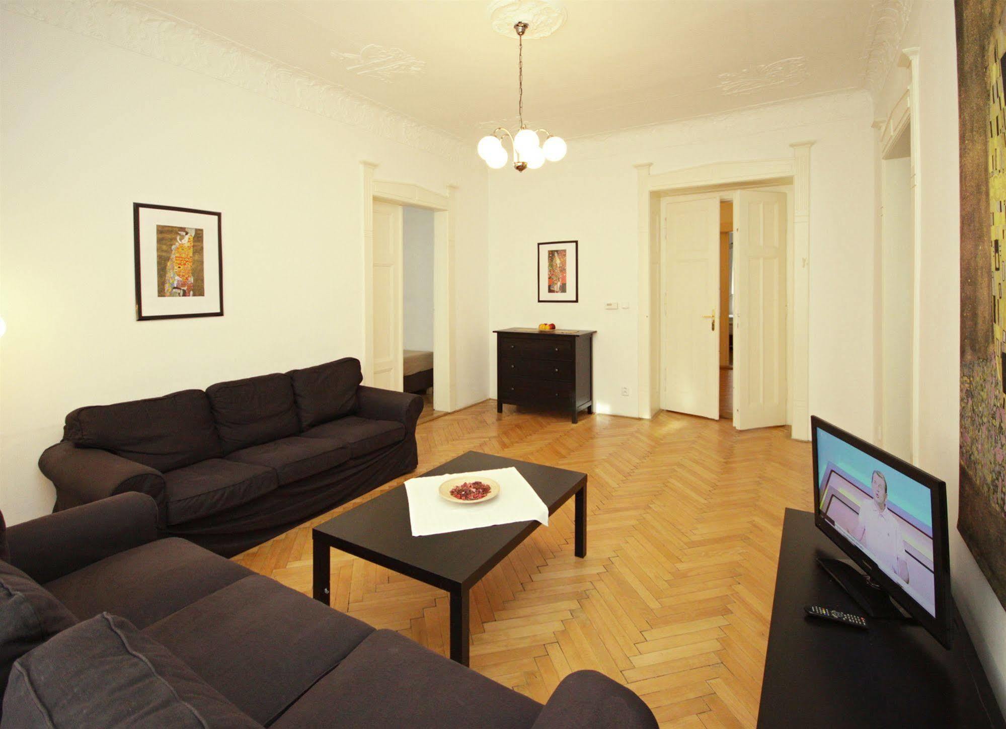 Leo Apartments Old Town Prag Exteriör bild