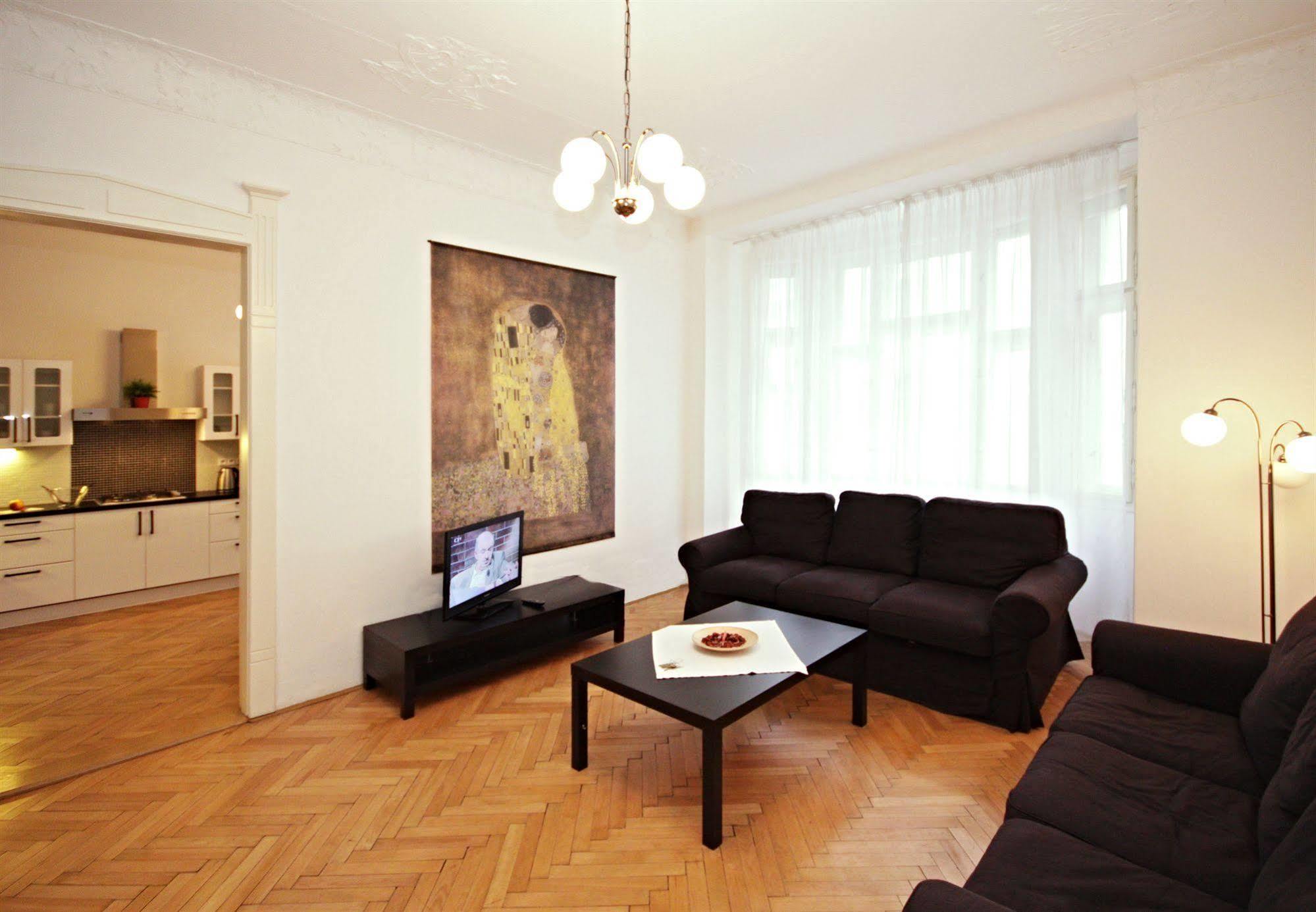 Leo Apartments Old Town Prag Exteriör bild