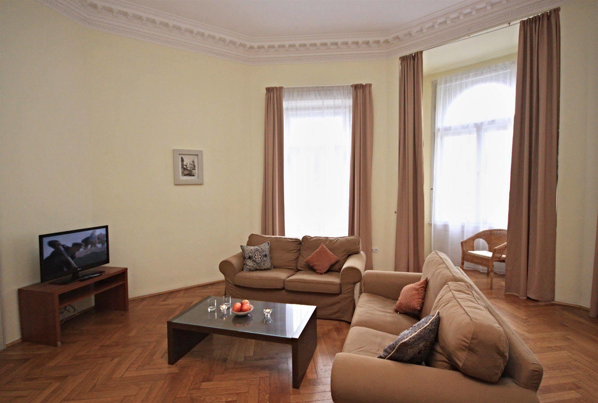 Leo Apartments Old Town Prag Exteriör bild