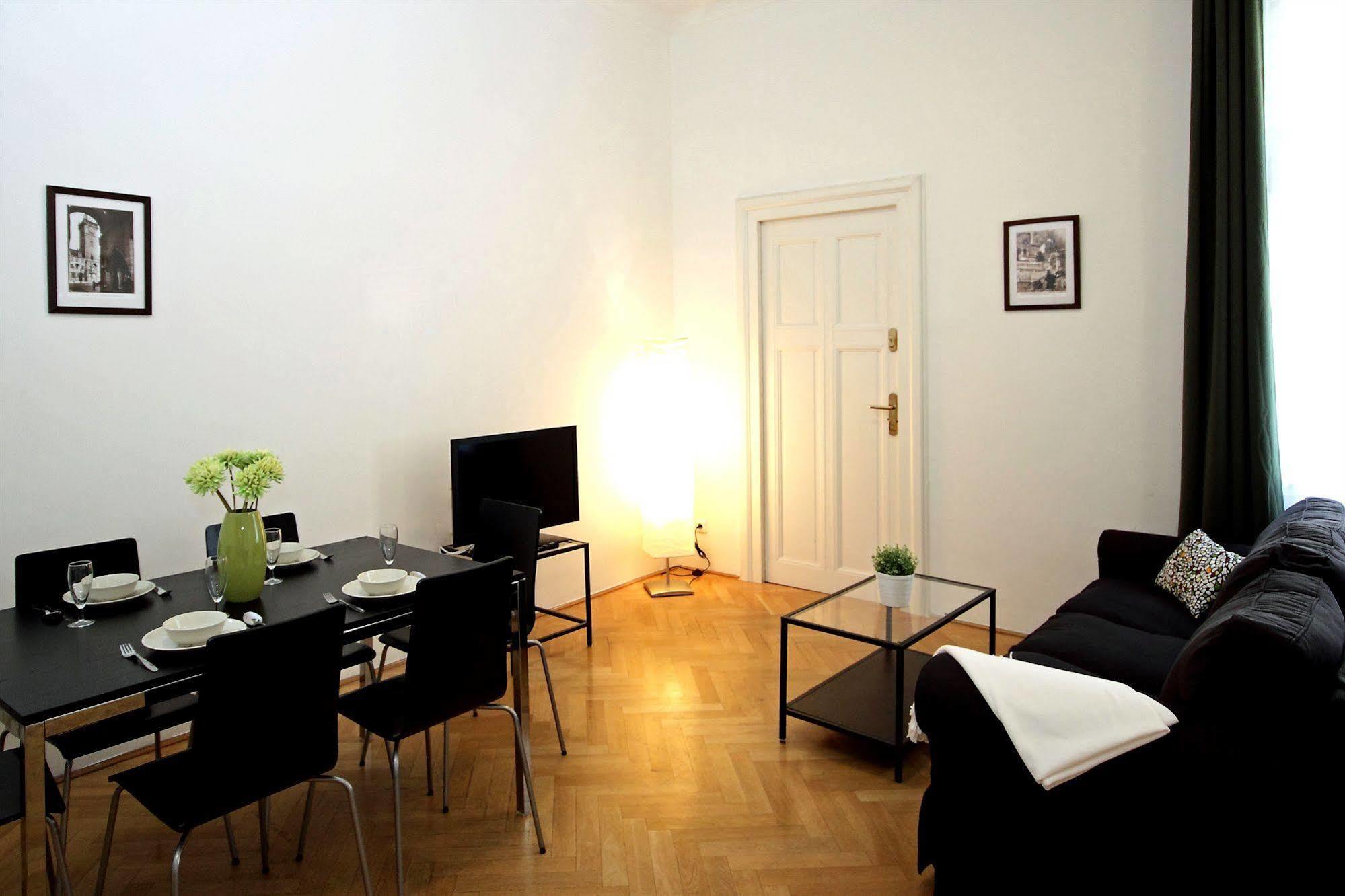 Leo Apartments Old Town Prag Exteriör bild