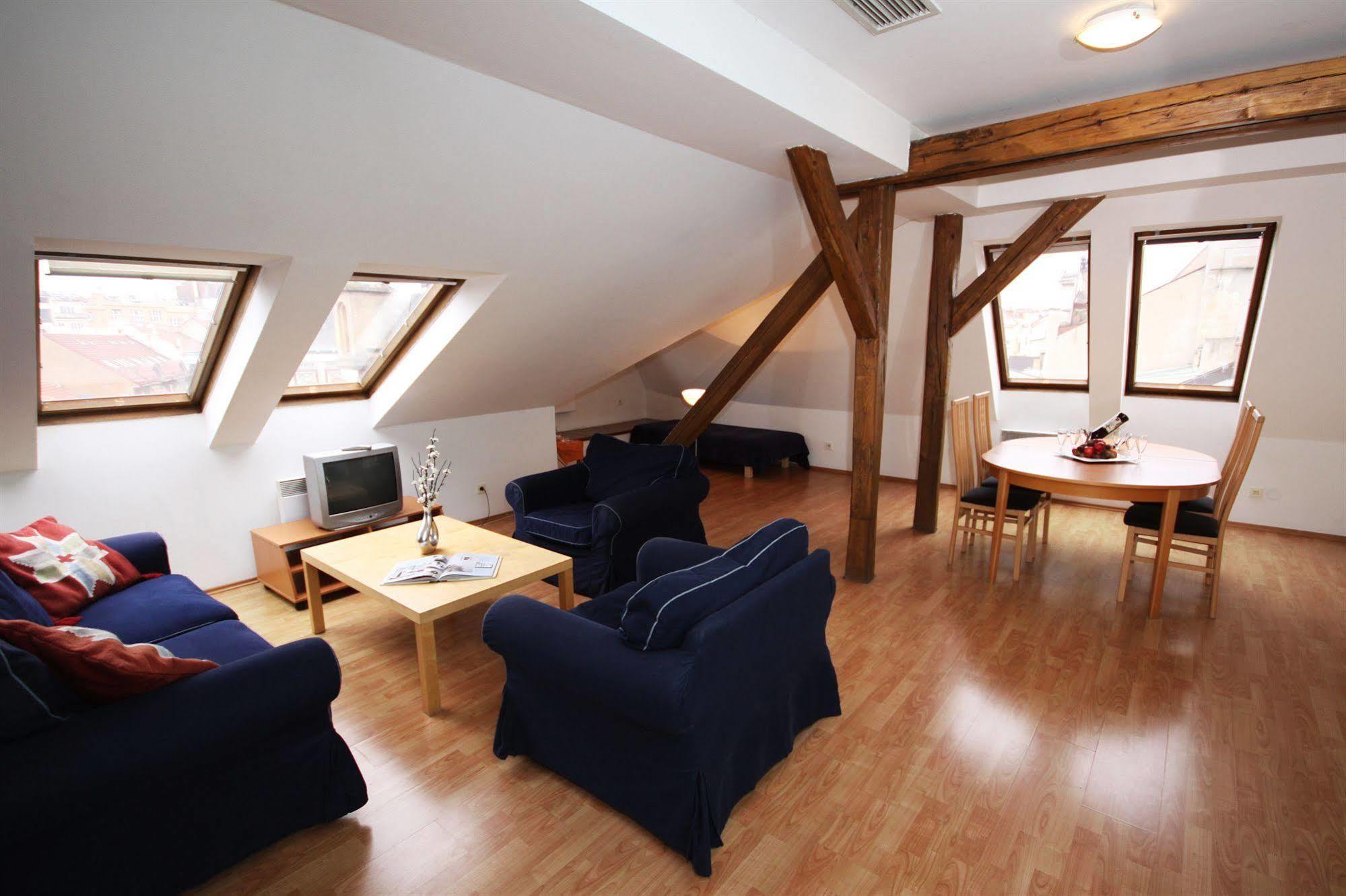 Leo Apartments Old Town Prag Exteriör bild
